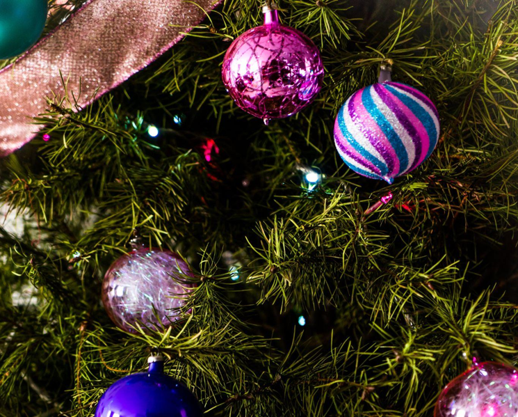 The Perfect Holiday Décor: Choosing the Best Christmas Ornaments and Trees